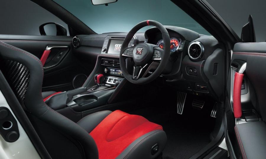 Интерьер Nissan GT-R Nismo 2016 года  (JP) (фото 3 из 7)